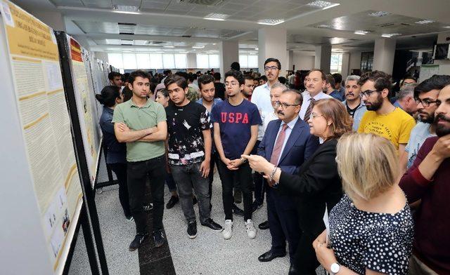 GAÜN Tıp Fakültesi Öğrencileri Bilimsel Çalışmalarını Sergiledi