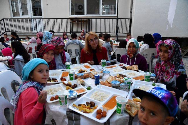 Isparta’da çocuklara özel iftar, bu iftara aileler katılamıyor