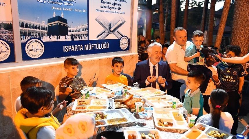 Isparta&rsquo;da &ccedil;ocuklara &ouml;zel iftar, bu iftara aileler katılamıyor