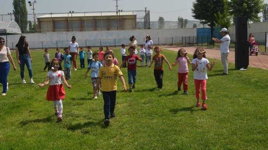 Selendi&rsquo;de minik &ouml;ğrenciler hem eğlendi hem &ouml;ğrendi