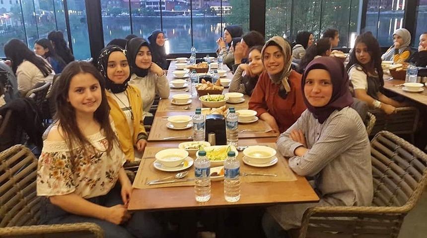 &Ccedil;aykara&rsquo;da eğitim g&ouml;ren &ouml;ğrenciler Uzung&ouml;l&rsquo;de iftarda buluştu