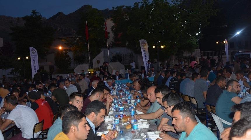 Vali Atik, iftar programında vatandaşlarla bir araya geldi