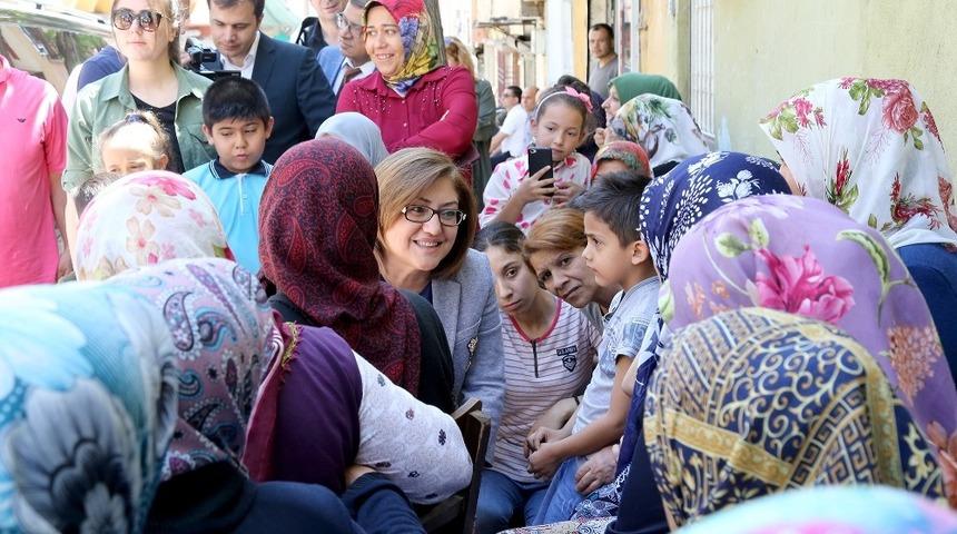 Fatma Şahin kadınlarla birlikte yuvalama yaptı