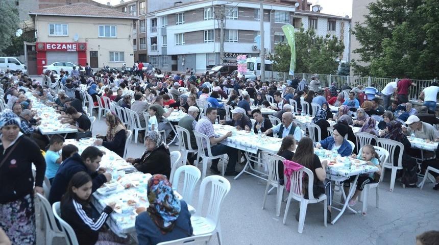 İftar sofraları Şirintepe’de de kuruldu