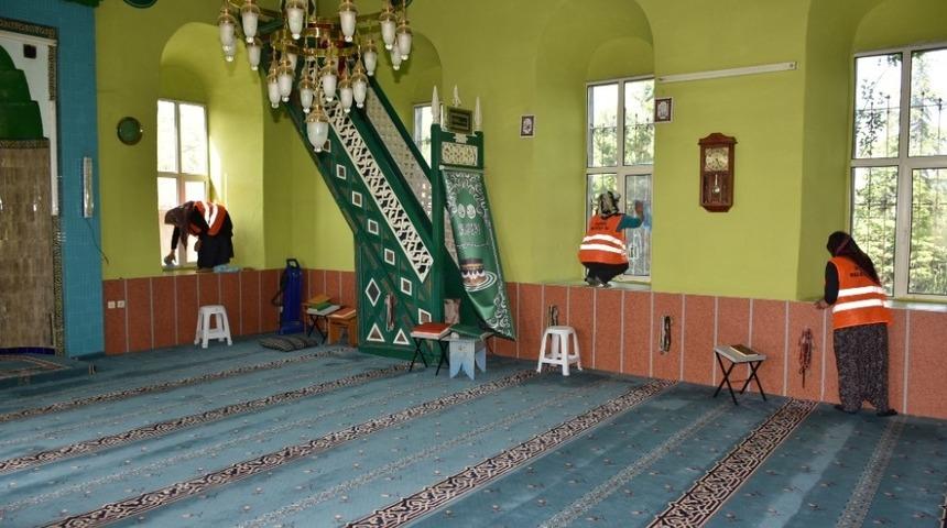 İn&ouml;n&uuml; Belediyesi mahalleleri bayrama hazırlıyor