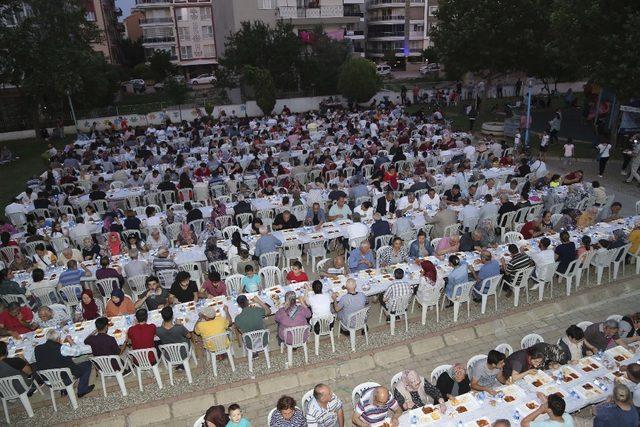 Efeler Belediyesinden Adnan Menderes’te müjdeli iftar