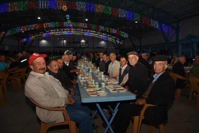 İnönü Ülkü Ocakları iftar programı düzenledi