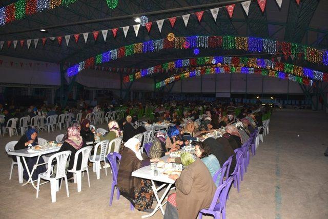 İnönü Ülkü Ocakları iftar programı düzenledi