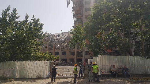 Ek fotoğraflar // Bahçelievler'de 11 katlı binanın yıkımı sırasında çökme