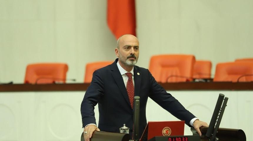 Gemlik&rsquo;te pankart polemiği s&uuml;r&uuml;yor