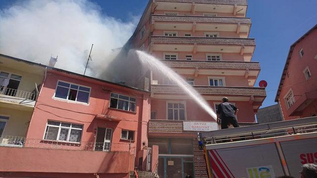 İşyeri deposunda çıkan yangın, 2 binaya sıçradı