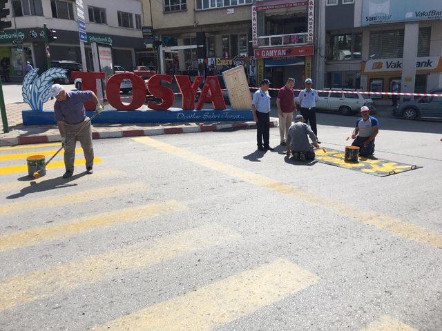 Tosya Belediyesi, yaya geçitlerinde düzenleme yaptı