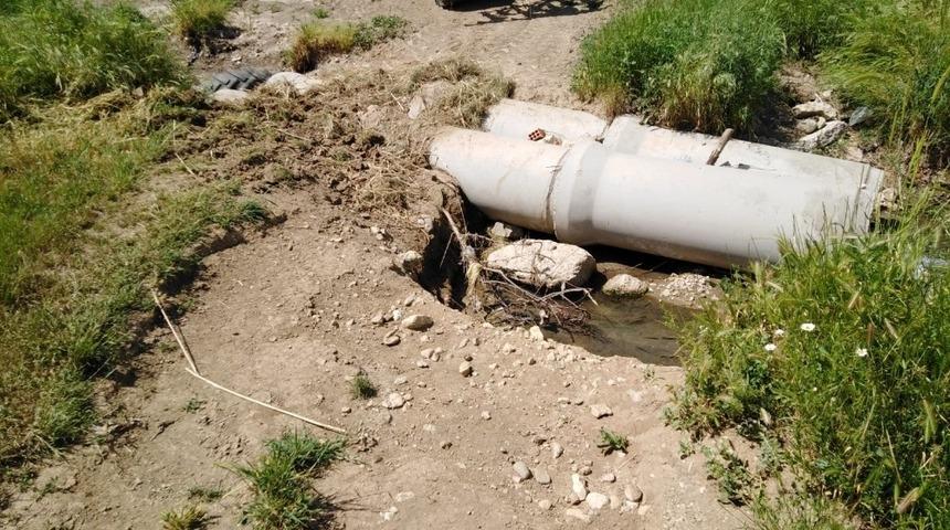 Gerc&uuml;şl&uuml; &ccedil;ift&ccedil;iler, hasat &ouml;ncesi yollarının yapılmasını bekliyor