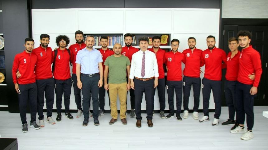 7 Aralık &Uuml;niversitesi Spor Başarısını Rekt&ouml;r Karacoşkun&rsquo;la paylaştı