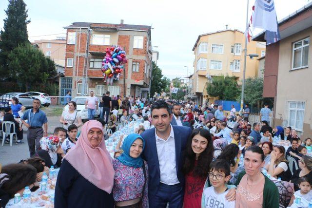 Kartal’da Ramazan sofraları, kardeşlik ve barışın buluşma noktası oldu