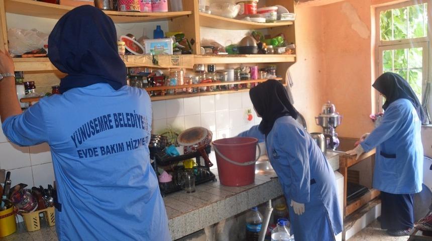 Yunusemre&rsquo;nin evde bakım hizmetlerinde bayram mesaisi