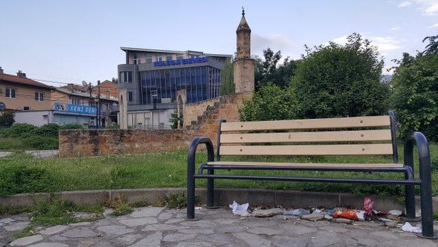 Kosova'da 564 yıllık camiye çirkin saldırı