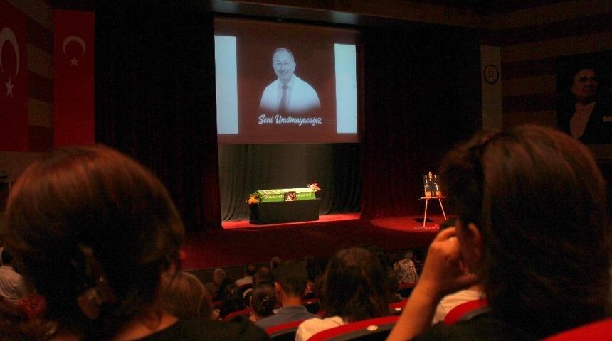 Tiyatro eğitmeni son sahnesine &ccedil;ıktı