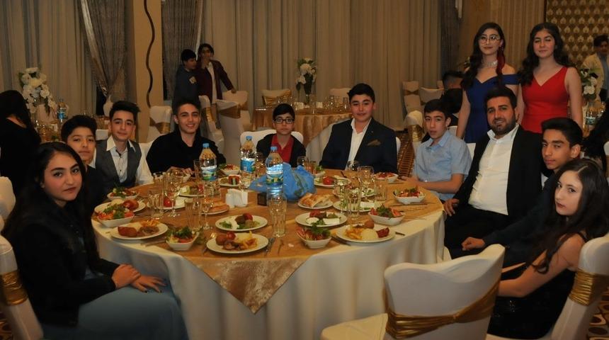 Mektebim&rsquo;in 8&rsquo;nci sınıf &ouml;ğrencileri mezuniyet gecesinde buluştu