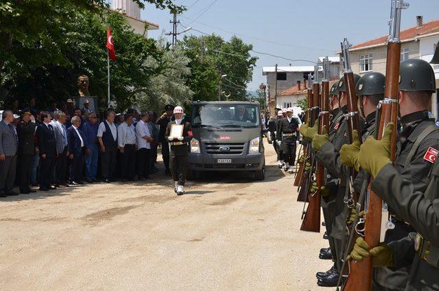 Gelibolu'da Kıbrıs gazisi son yolculuğuna askeri törenle uğurlandı