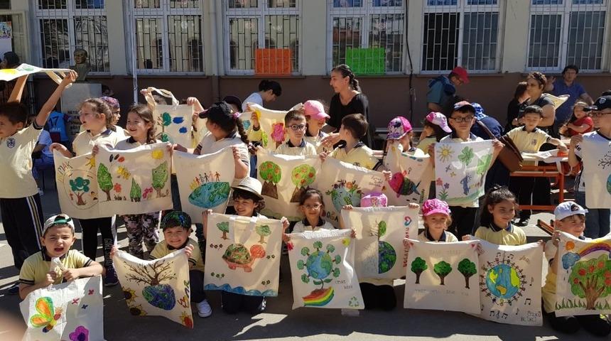 &Uuml;niversite ve ilkokul &ouml;ğrencilerini &ccedil;evre dostluğu buluşturdu