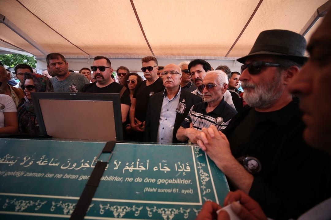 Eşref Kol&ccedil;ak son yolculuğuna uğurlandı