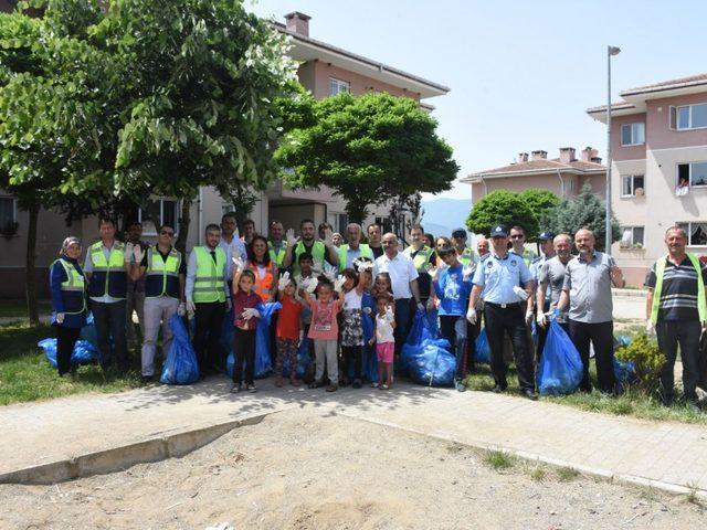 Başkan yardımcısı Kasapoğlu çöp topladı