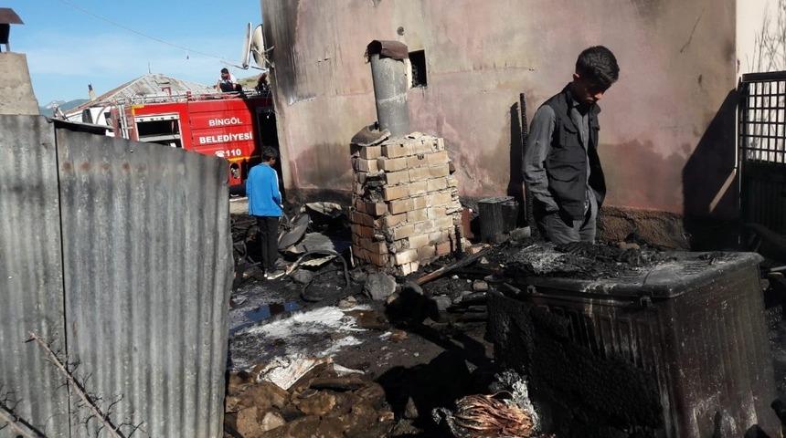 Bing&ouml;l&rsquo;de 3 odunluk yandı