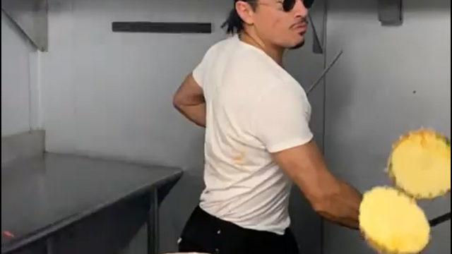 Nusret Gökçe, bu defa meyveleri havada ikiye böldü! 