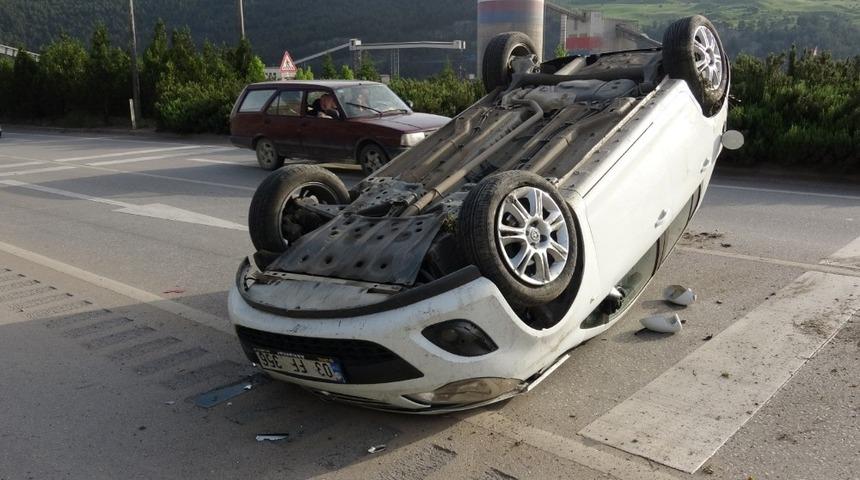 Otomobil takla atıp karşı şeride ge&ccedil;ti: 1 yaralı