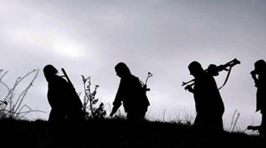 Batman'da 4 terörist silahları ile birlikte teslim oldu