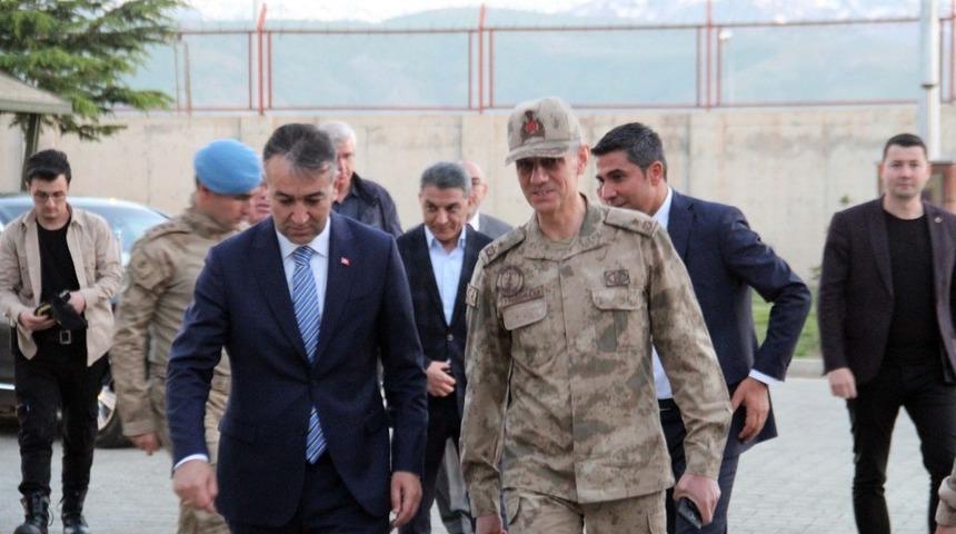 Vali &Ccedil;ağatay &ouml;zel hareket taburu ile iftar yaptı