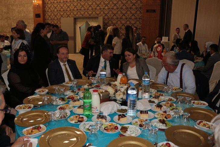 İl protokolü Büyükşehir Belediyesi’nin iftarında buluştu G1