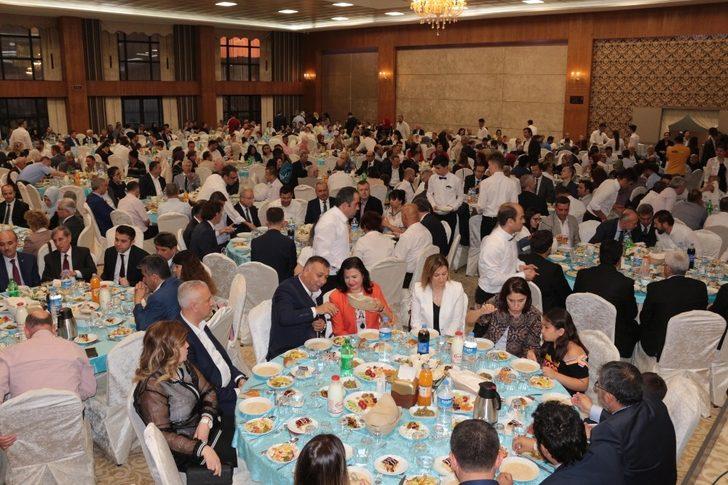 İl protokolü Büyükşehir Belediyesi’nin iftarında buluştu G4