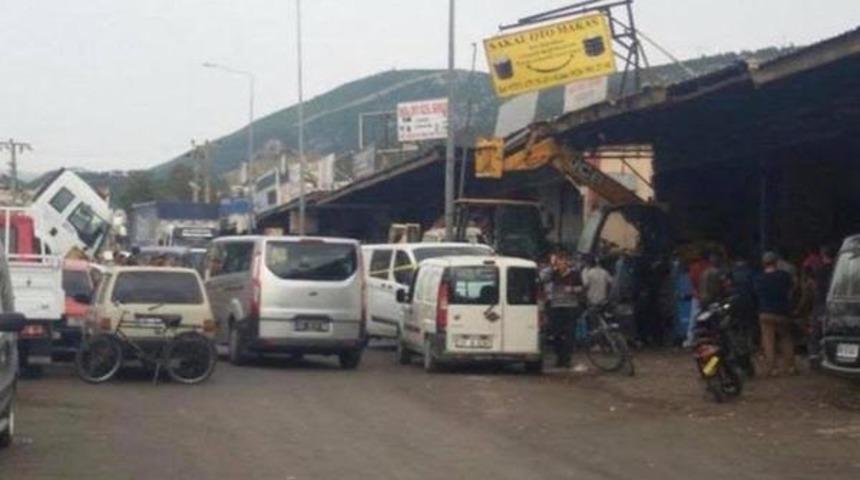 İzmir'de korkun&ccedil; &ouml;l&uuml;m! Kriko kayınca iş makinesinin altında kaldı