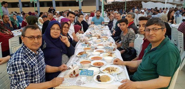 Nazilli’de yaşayan Afyonlular iftarda buluştu