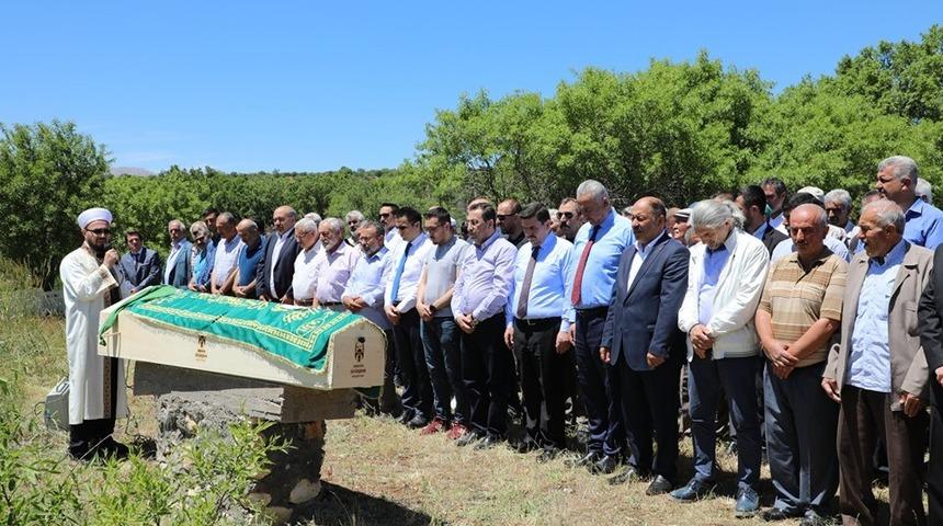 Ticaret Bakanlığı m&uuml;steşar yardımcısı Erzincanlı İsmail Y&uuml;cel&rsquo;i acı g&uuml;n&uuml;