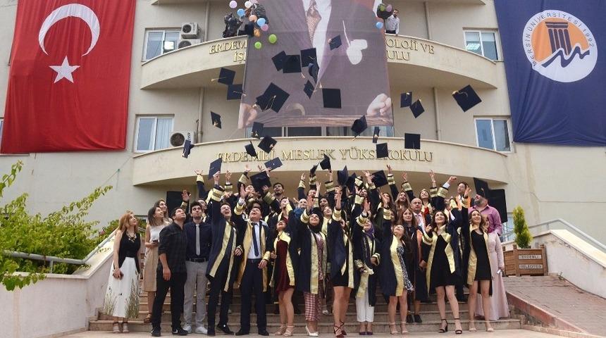 Erdemli UTİYO&rsquo;da 110 &ouml;ğrenci mezun oldu