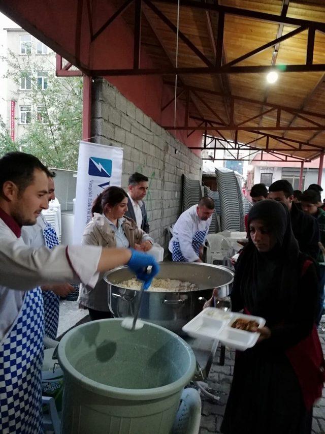 VEDAŞ, iftarda vatandaşlarla buluşmaya devam ediyor