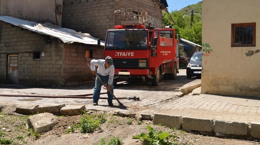 Mutki Belediyesinden &ccedil;evre temizliği
