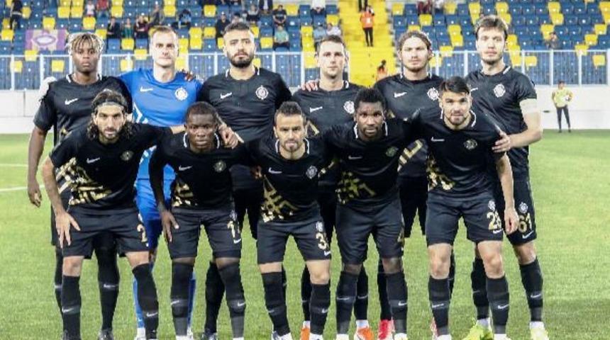 Osmanlıspor'da futbolcular soyunma odasında Osman Özköylü'ye saldırdı