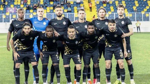 Osmanlıspor'da futbolcular soyunma odasında Osman Özköylü'ye saldırdı
