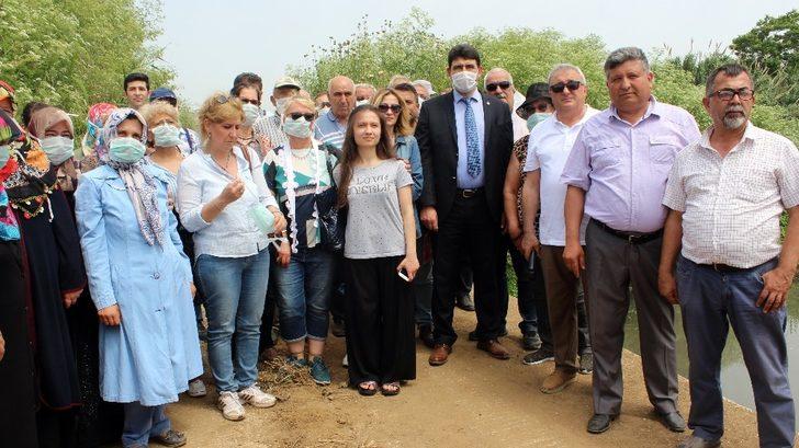 (Özel) Balıkesir’de mahalleliler dereden yayılan kötü kokuya isyan etti G1