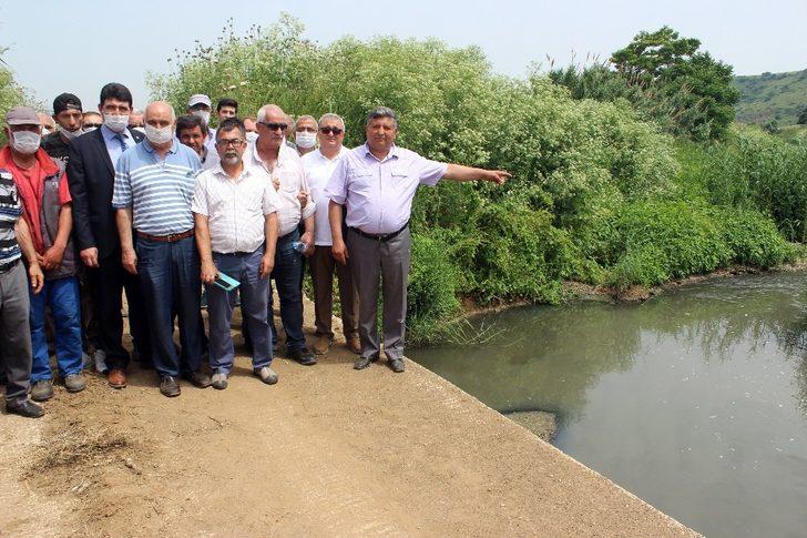 (Özel) Balıkesir’de mahalleliler dereden yayılan kötü kokuya isyan etti G3