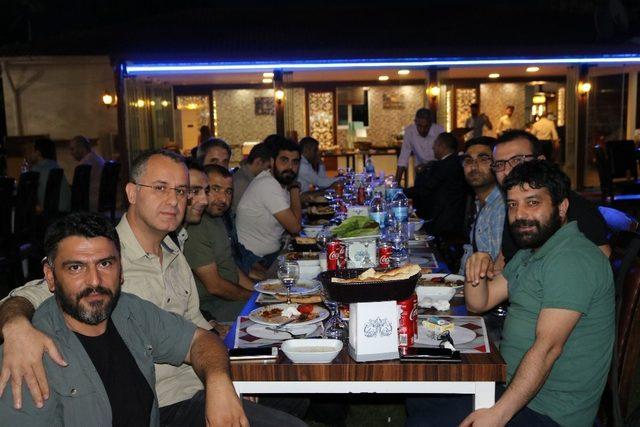 Diyarbakır’da gazeteciler iftar yemeğinde bir araya geldi