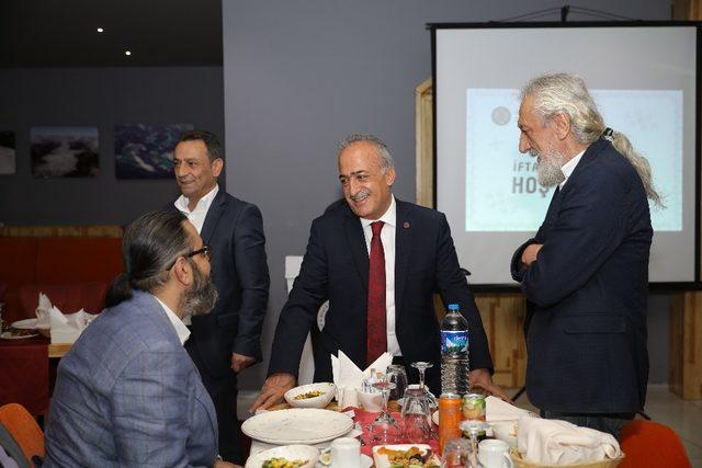 Rektör Çomaklı, basın mensuplarıyla iftar yemeğinde buluştu