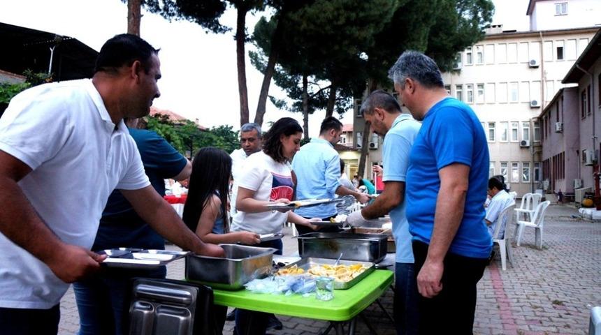 Sarıg&ouml;l Devlet Hastanesinde iftar yemeği