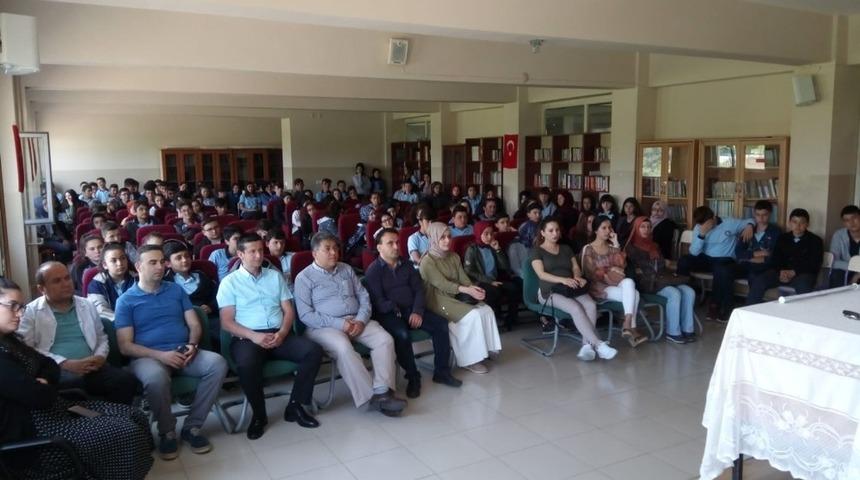 Prof. Dr. Kara Çaycuma’da öğrencilere konferans verdi