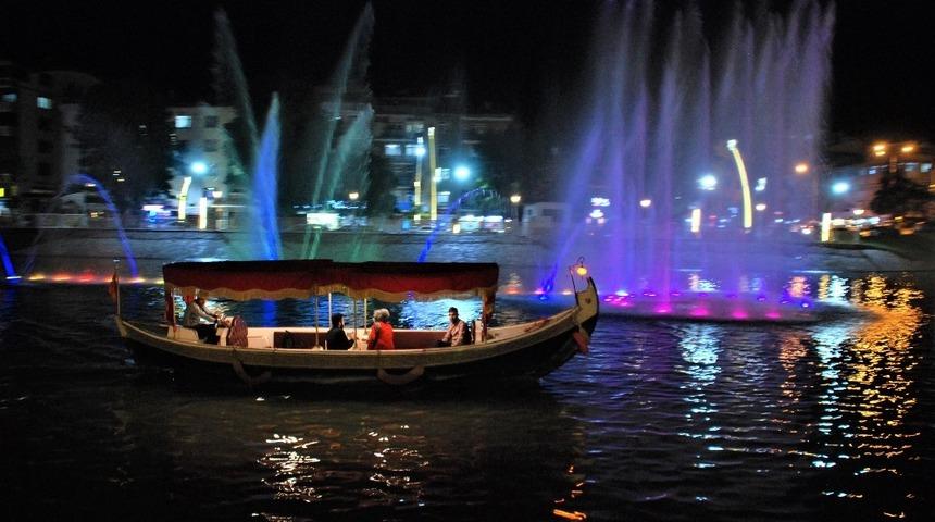 Ramazan’da Yeşilırmak’ta kayık keyfi