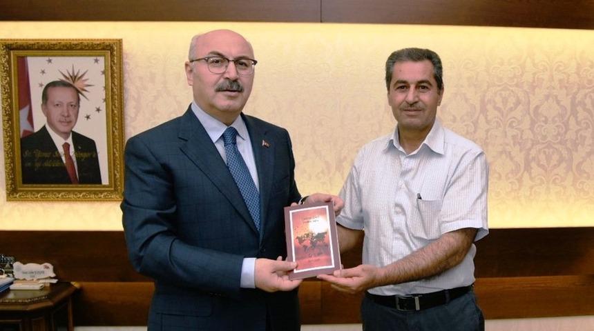 Yazar Bekir Aygül’ün yeni kitabı ‘Çadırın Gözü, Yeniden Doğuş’ okuyucuyla buluştu